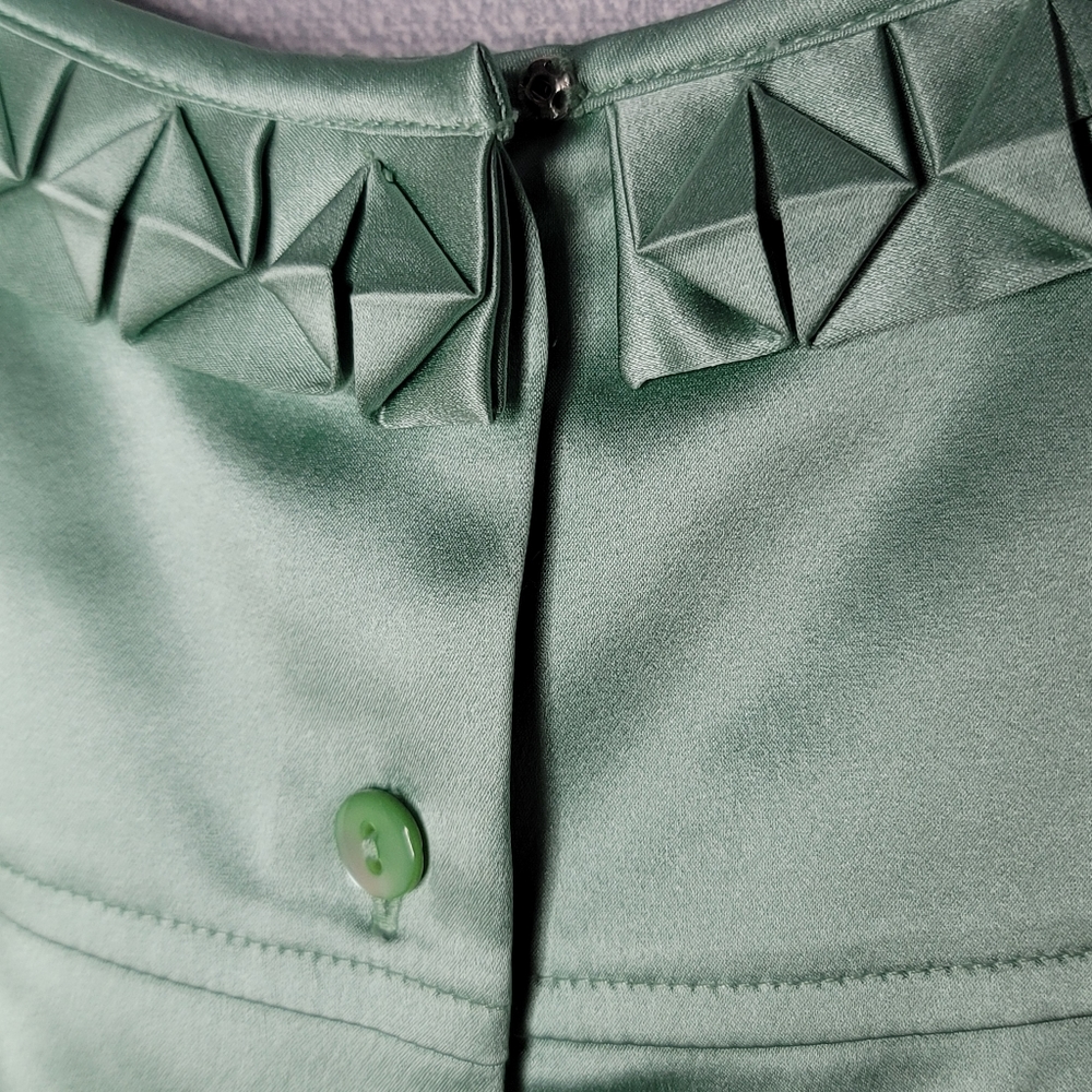 Sleeveless Button Back Blouse - Picture 8 of 10